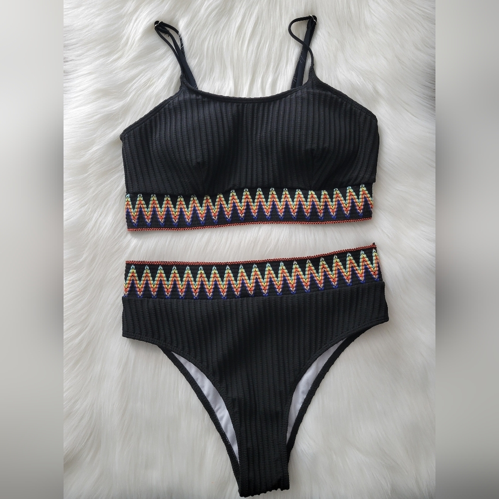 Black textured bikini